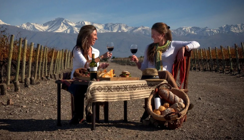 La inteligencia artificial llega al enoturismo: una asistente virtual que impulsa las ventas de vino
