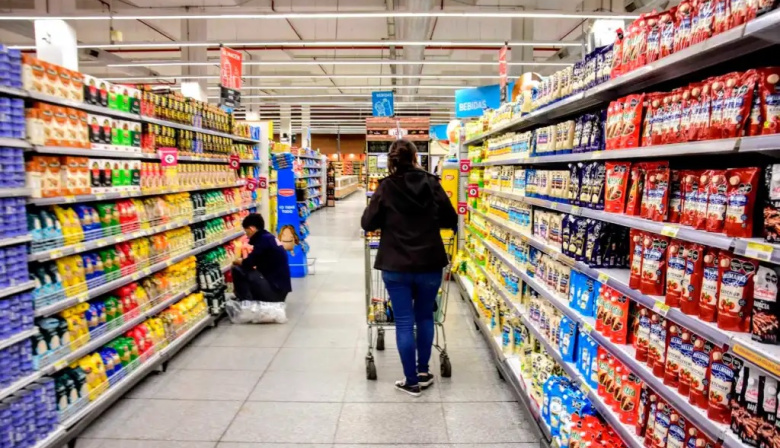 Ventas en supermercados subieron 6,1% interanual en mayo, pero caen los mayoristas