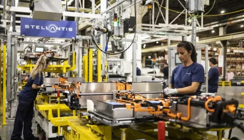 La industria retrocede y pone en duda el repunte económico