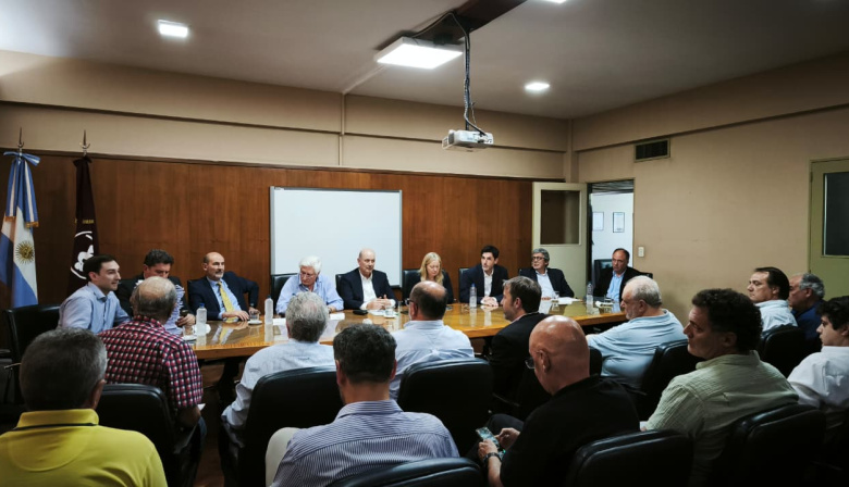 Sturzenegger defendió la flexibilización del INV, pero bodegas expresan preocupación