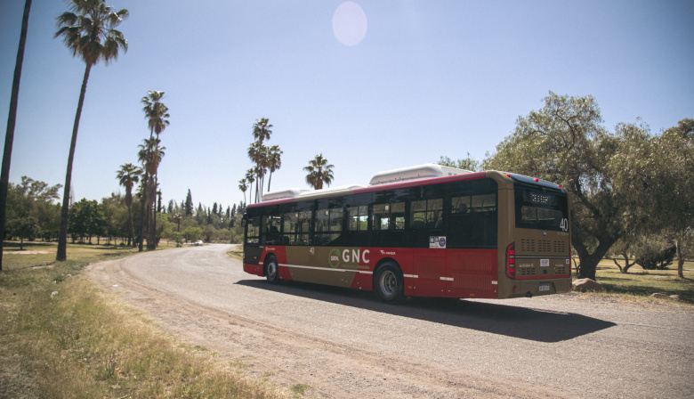 Mendoza apuesta al transporte a GNC: GEP entrega 10 buses Yutong y marca un modelo replicable en el país