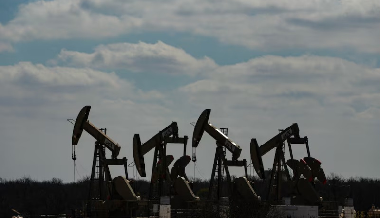 Petróleo se desploma tras tregua entre Estados Unidos e Irán y alivio en los mercados