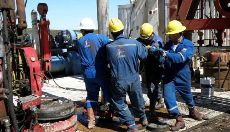 Trabajadores petroleros denuncian demoras de ANSES y quedan sin jubilación ni ingresos