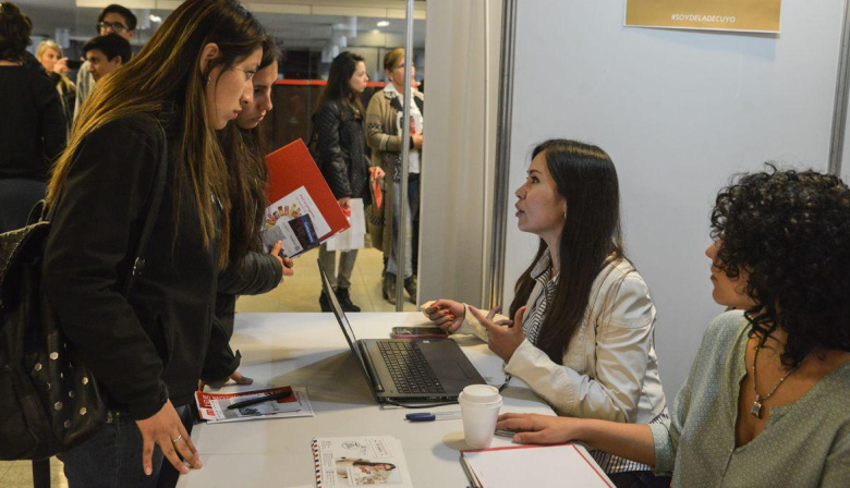 Mercado laboral de Mendoza: el desempleo creció 1,7 puntos y cayó la tasa de empleo