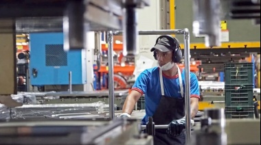La economía argentina se desacelera tras el repunte: alerta por empleo e inversión