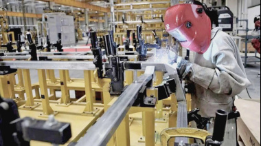 Industria: tras cuatro meses de caída, la actividad retrocede a niveles de hace casi 18 años