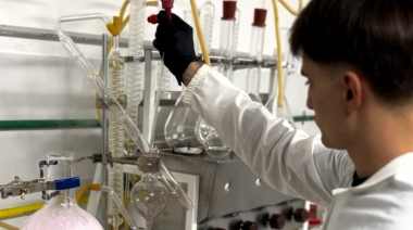 El costo oculto del vino: cómo la microbiología ayuda a evitar pérdidas millonarias en las bodegas