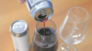 Más práctico y sostenible: el vino en lata avanza entre las bodegas sudamericanas