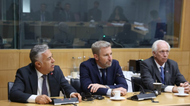 Cornejo en París: financiamiento para Mendoza y avances en la planta contra la Lobesia