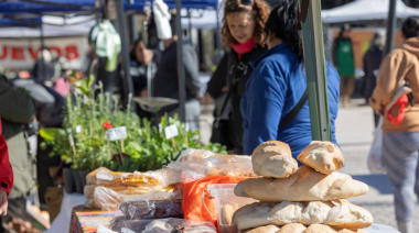 Maipú vuelve a reunir productores y consumidores en la Estación Gutiérrez