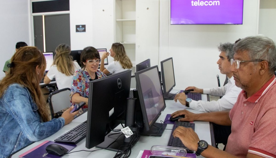 Telecom cierra el año escolar con talleres para docentes