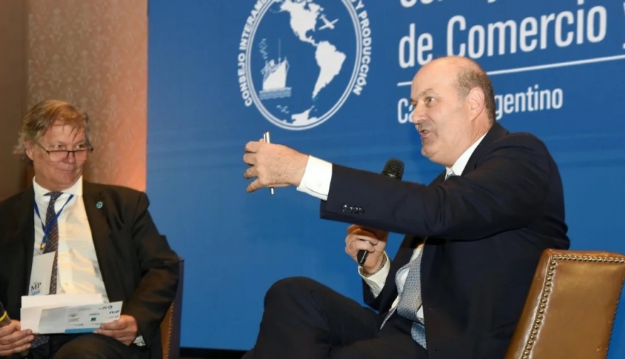 Caputo se ausentó del almuerzo del CICyP ante reclamos empresarios por la baja de retenciones