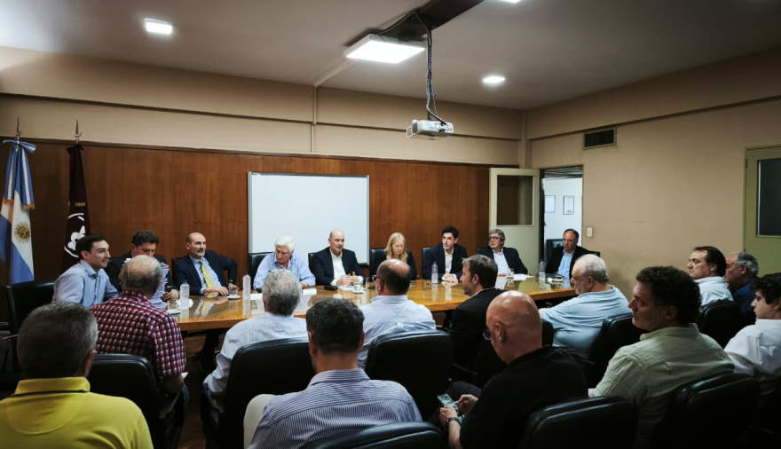 Sturzenegger defendió la flexibilización del INV, pero bodegas expresan preocupación