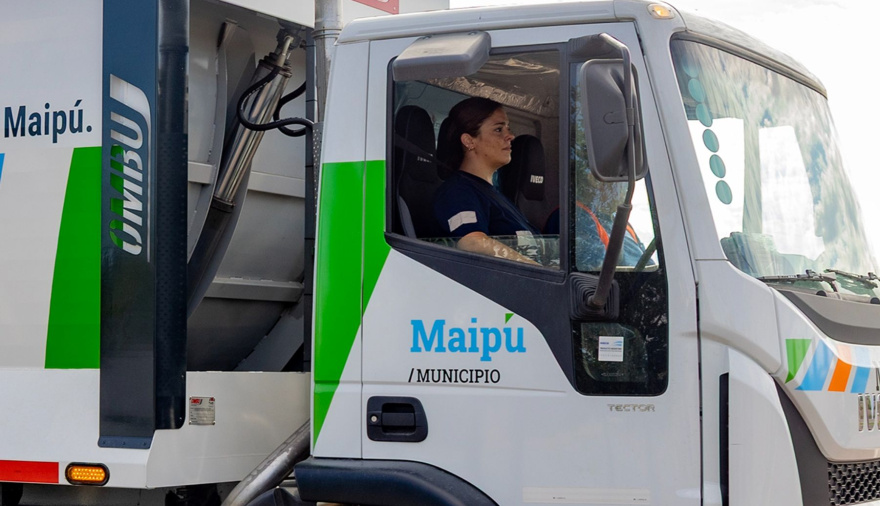 Maipú avanza en la modernización de servicios y suma sus primeras mujeres choferes profesionales