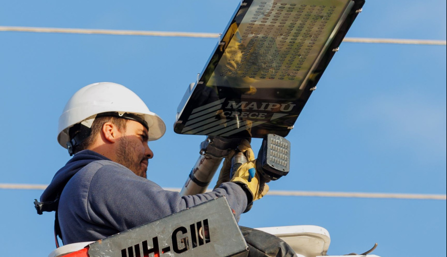 Maipú acelera el recambio a LED y ya instaló casi 28.000 luminarias en todo el departamento