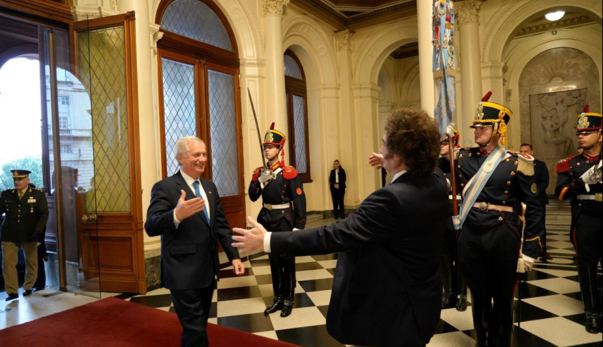 Abrazo político: Milei y Kast avanzan en una agenda común con impacto regional