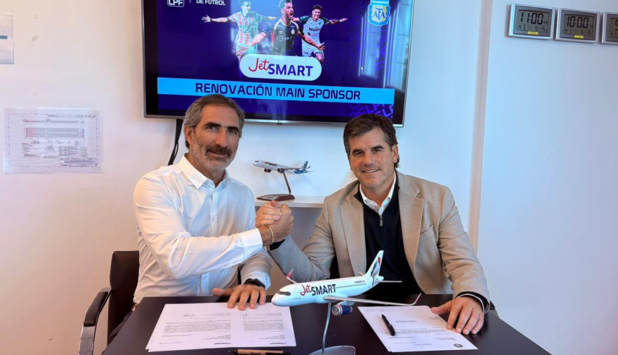 JetSMART renovó su acuerdo con la Liga Profesional de Fútbol para la temporada 2026