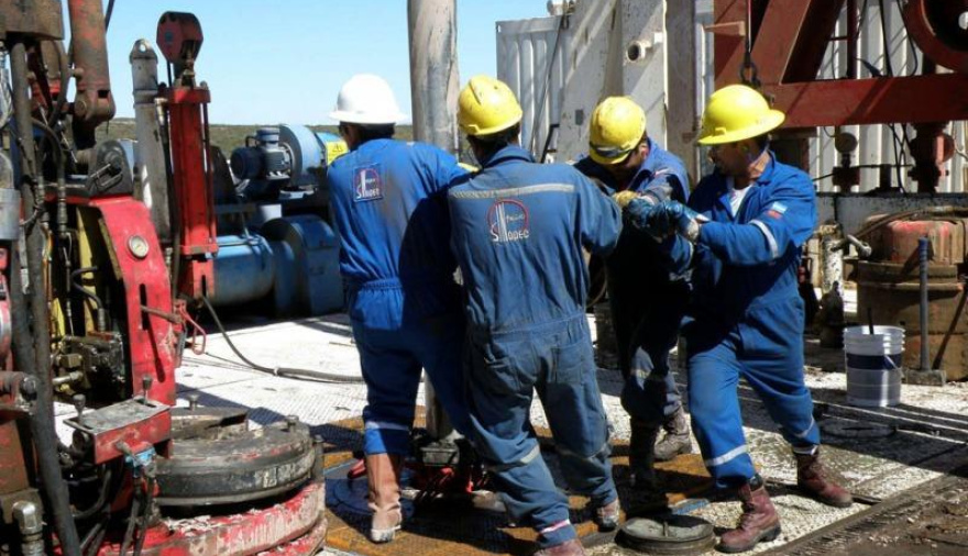 Trabajadores petroleros denuncian demoras de ANSES y quedan sin jubilación ni ingresos
