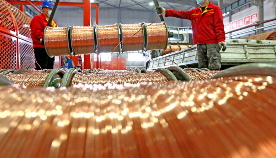 El cobre, entre la escasez en China y la presión del dólar