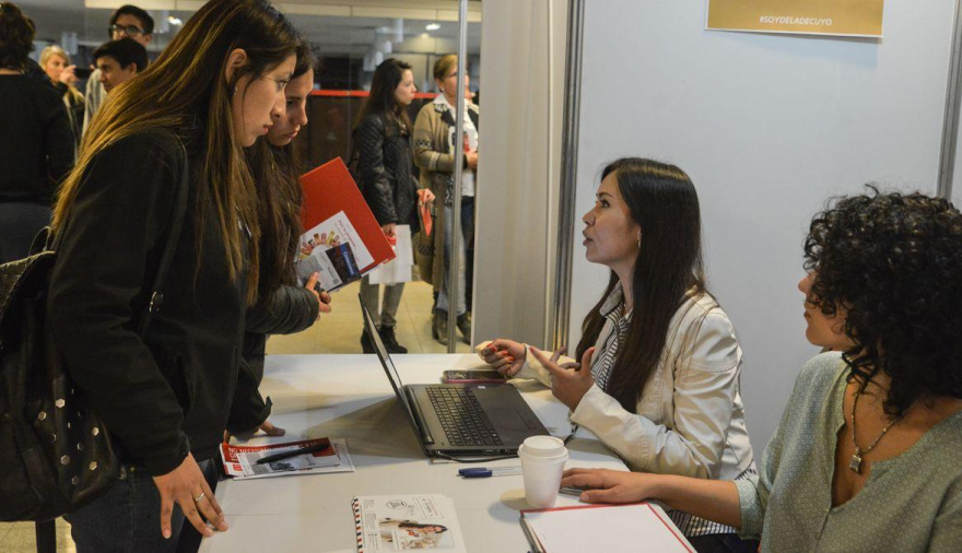 Mercado laboral de Mendoza: el desempleo creció 1,7 puntos y cayó la tasa de empleo