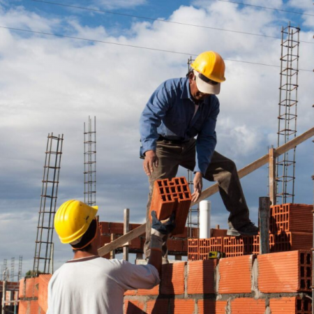 Industria y construcción maquillan con un rebote mensual una fuerte caída interanual