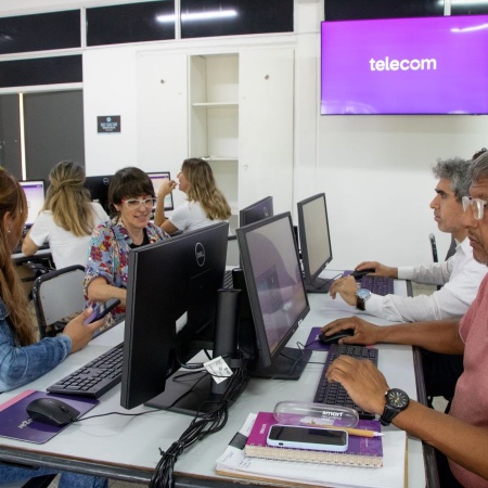 Telecom cierra el año escolar con talleres para docentes