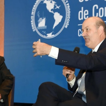 Caputo se ausentó del almuerzo del CICyP ante reclamos empresarios por la baja de retenciones