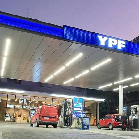 YPF aplicará precios variables por hora y combustible más barato de madrugada