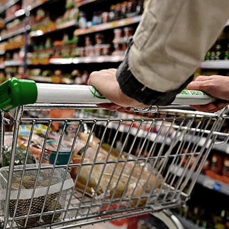 Consumo en supermercados: leve repunte en abril, pero persiste el rezago en el consumo masivo
