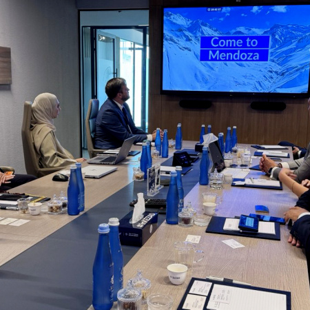 Mendoza busca alianzas estratégicas en Emiratos Árabes para expandir su desarrollo energético y agroindustrial