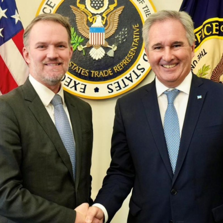 Milei y Trump estrechan vínculos con un entendimiento comercial aún incierto