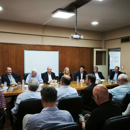 Sturzenegger defendió la flexibilización del INV, pero bodegas expresan preocupación