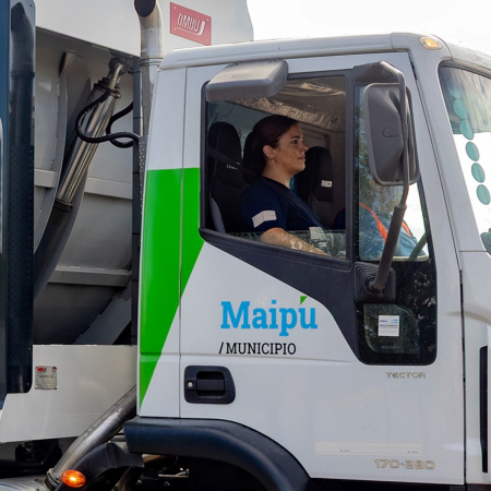 Maipú avanza en la modernización de servicios y suma sus primeras mujeres choferes profesionales