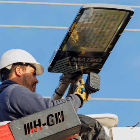 Maipú acelera el recambio a LED y ya instaló casi 28.000 luminarias en todo el departamento