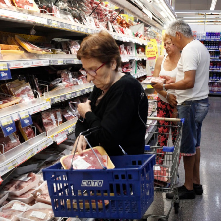 Consumo en caída libre: supermercados no logran frenar el desplome