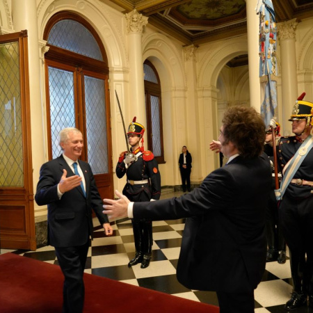 Abrazo político: Milei y Kast avanzan en una agenda común con impacto regional