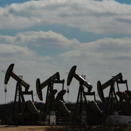 Petróleo se desploma tras tregua entre Estados Unidos e Irán y alivio en los mercados