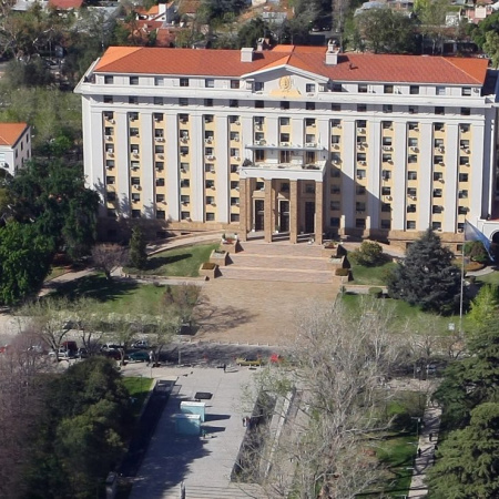 Mendoza logró equilibrio fiscal, pero el crecimiento sigue ausente