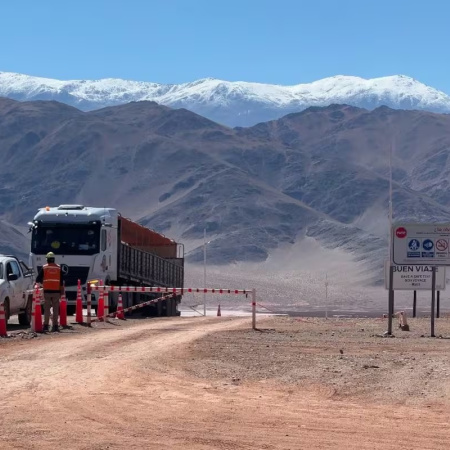 Argentina logró un superávit récord, pero crece la preocupación por el derrumbe industrial
