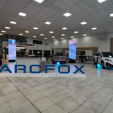 Grupo Lorenzo lanza Arcfox en Mendoza y apuesta por la movilidad eléctrica de lujo