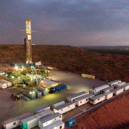 Exportaciones récord en Argentina: Vaca Muerta impulsa un superávit histórico mientras la industria sigue en retroceso