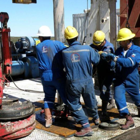 Trabajadores petroleros denuncian demoras de ANSES y quedan sin jubilación ni ingresos