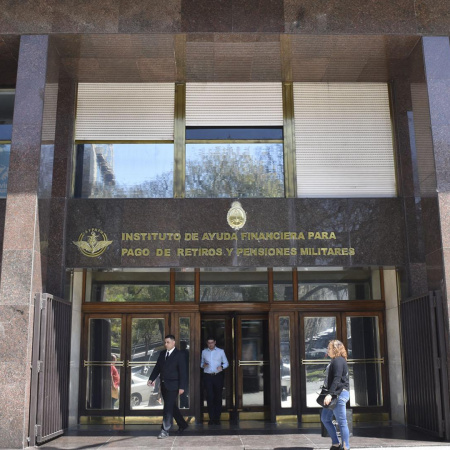 El fondo de los retiros militares pierde liquidez y queda bajo la lupa