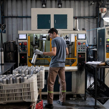 Industria argentina: el 16,5% de las empresas prevé reducir personal