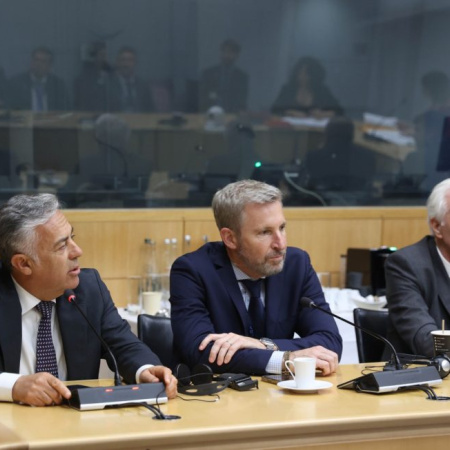 Cornejo en París: financiamiento para Mendoza y avances en la planta contra la Lobesia